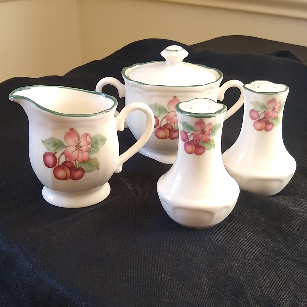 Epoch Market Day Service Set